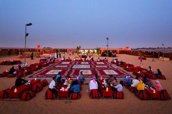 Tiệc Tối BBQ Và Múa Bụng Giữa Sa Mạc Dubai: Gồm Gì? Có Đáng Đi?