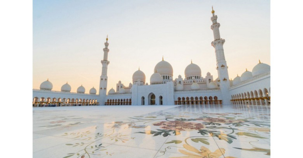 Nhà Thờ Hồi Giáo Sheikh Zayed Abu Dhabi: Kiến Trúc, Trang Phục khi tham quan Và Lưu Ý