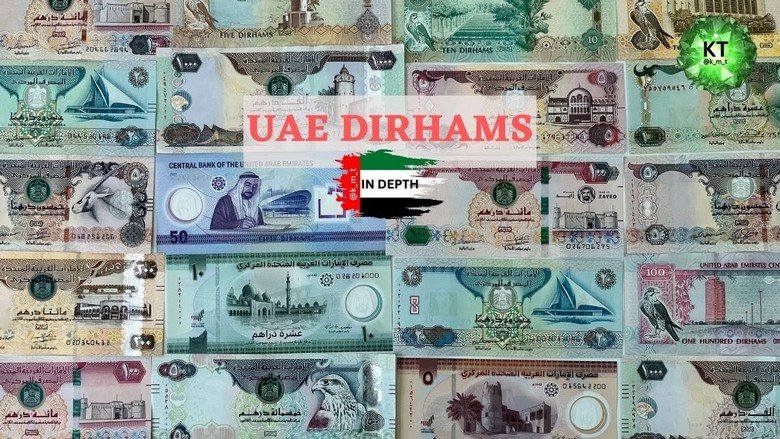 Các tờ tiền Dirham UAE nhiều mệnh giá xếp cạnh nhau