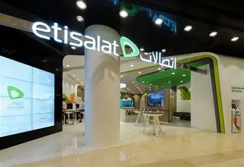 Quầy bán sim du lịch của du và Etisalat tại sân bay Dubai