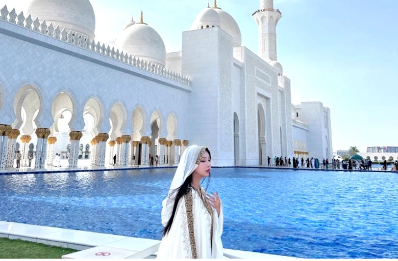 Trang phục lịch sự phù hợp khi tham quan đền thờ Hồi giáo ở Dubai