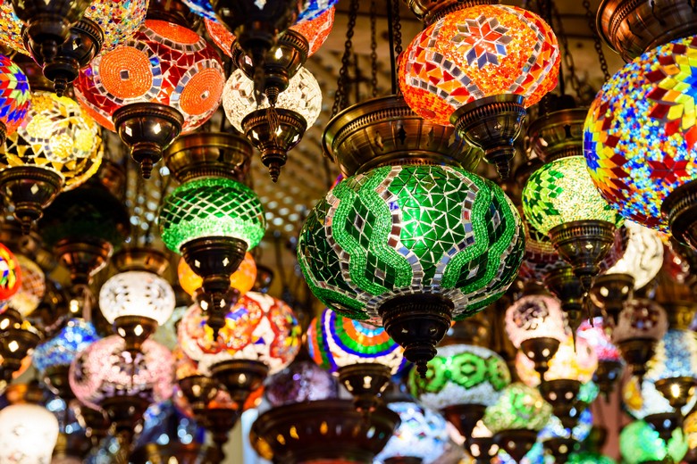 Không khí trang trí đèn lồng mùa Ramadan tại một khu phố ở Dubai