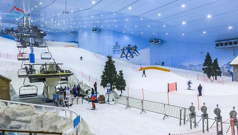 Khu trượt tuyết trong nhà Ski Dubai tại Mall of the Emirates