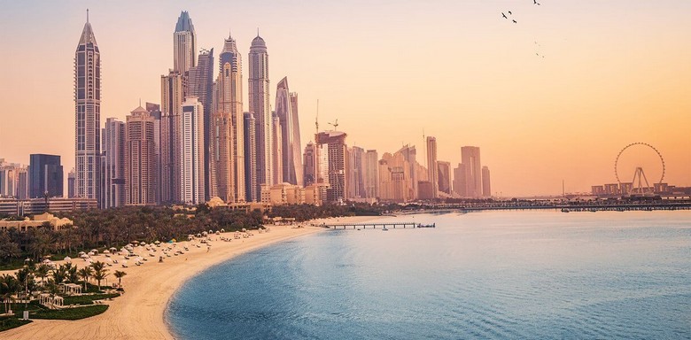 Bãi biển JBR Dubai lúc hoàng hôn mùa hè