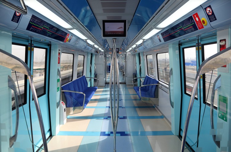 Bên trong toa tàu Metro Dubai hiện đại có điều hòa