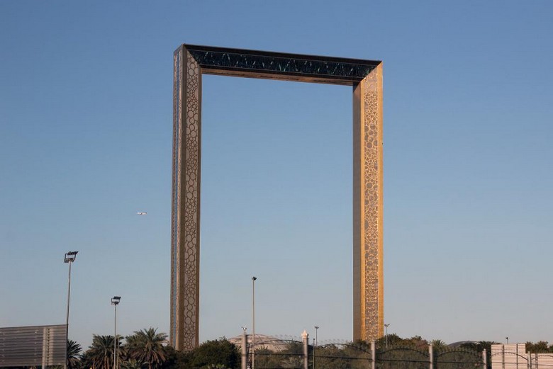 Khung thành Dubai Frame mạ vàng khổng lồ ở công viên Zabeel Park