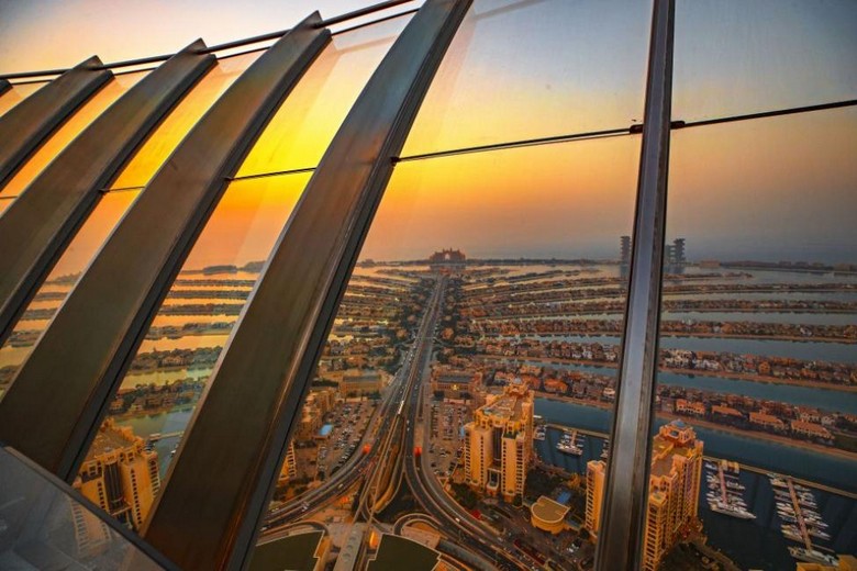 Tầm nhìn đường chân trời Dubai và vịnh Ba Tư nhìn từ đài quan sát