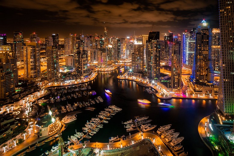 Bến du thuyền Dubai Marina rực sáng ánh đèn về đêm