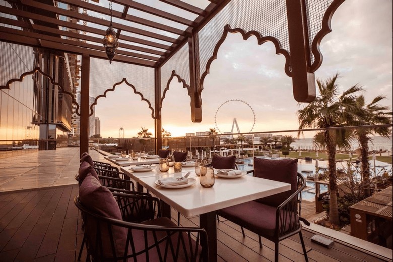 Không gian nhà hàng Liban phục vụ mezze tại Dubai