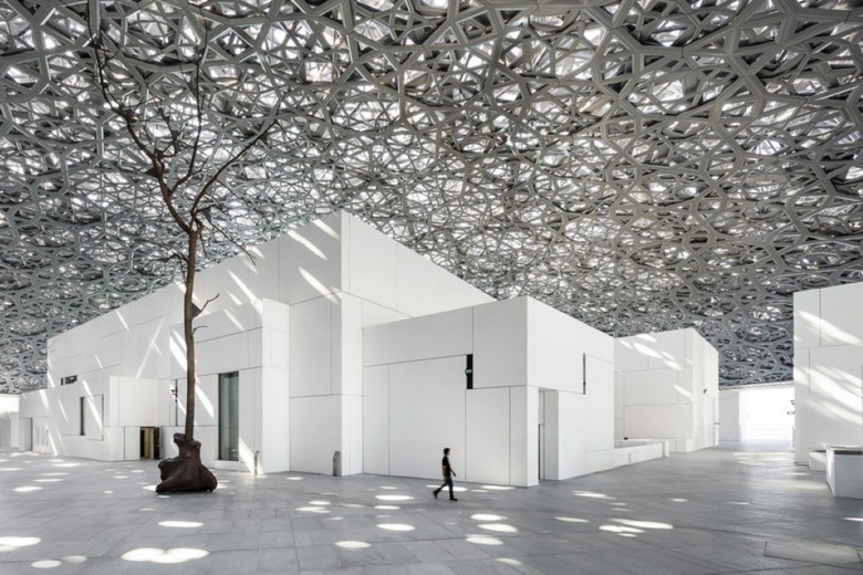 Mái vòm kim loại tạo hiệu ứng mưa ánh sáng tại Bảo tàng Louvre Abu Dhabi