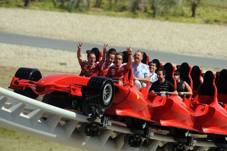 Tàu lượn Formula Rossa tại công viên Ferrari World Abu Dhabi