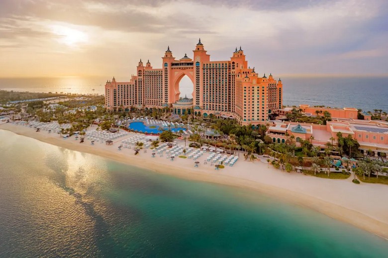 Khu nghỉ dưỡng Atlantis The Palm nhìn từ bãi biển