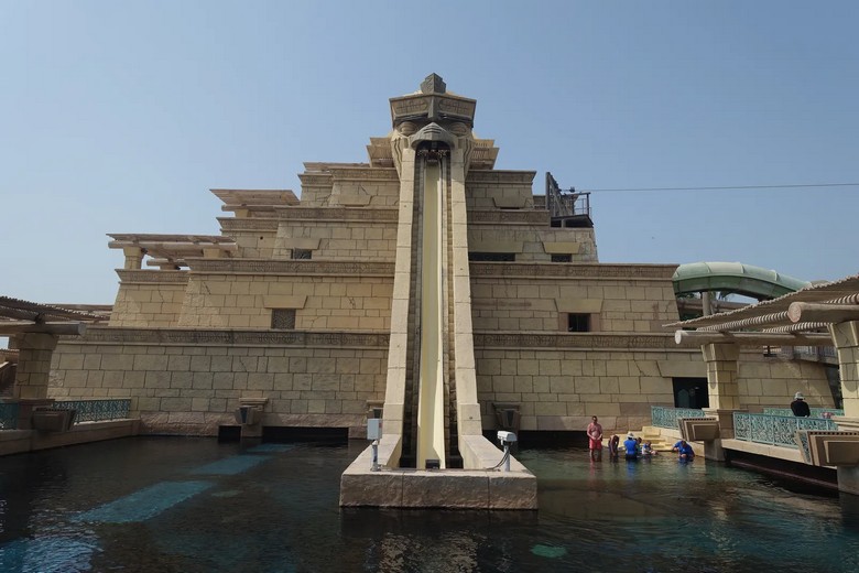  Đường trượt nước Leap of Faith ở công viên Aquaventure