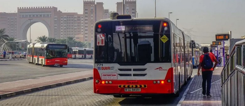 Xe buýt tuyến liên tiểu vương quốc chạy giữa Dubai và Sharjah