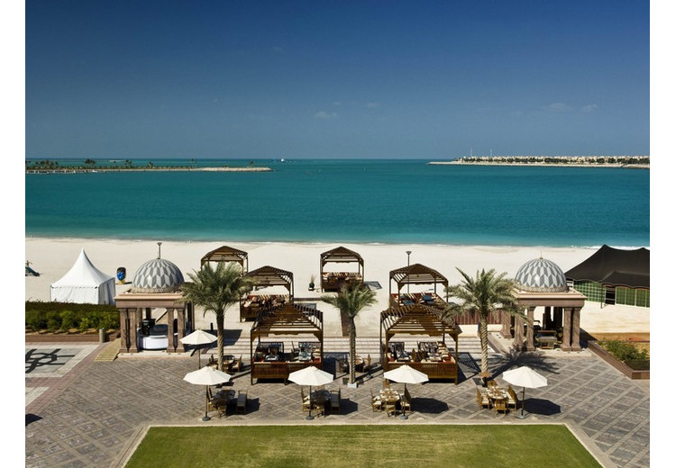 Bãi biển riêng của Emirates Palace nhìn ra vịnh Ả Rập