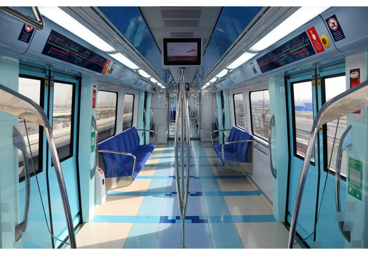 Bên trong toa tàu Metro Dubai hiện đại có điều hòa