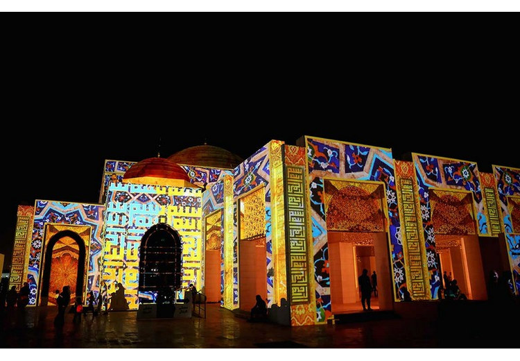 Buổi trình diễn ánh sáng Palace in Motion chiếu lên mặt tiền Qasr Al Watan