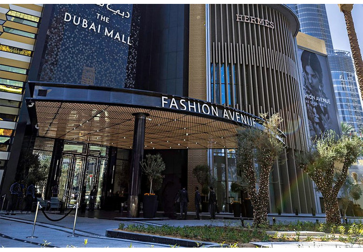 Đại lộ thời trang Fashion Avenue trong trung tâm thương mại Dubai Mall