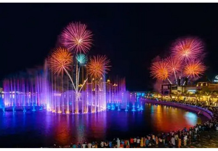 Đài phun nước Dubai biểu diễn buổi tối với ánh đèn năm mới