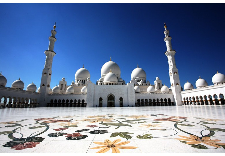 Đại Thánh đường Sheikh Zayed màu trắng nguy nga tại Abu Dhabi