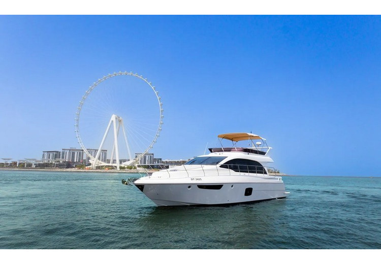 Du thuyền neo tại bến du thuyền Dubai Marina