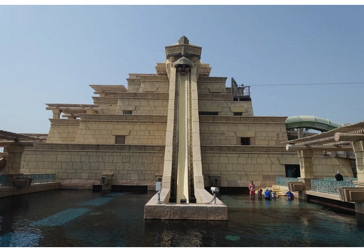  Đường trượt nước Leap of Faith ở công viên Aquaventure