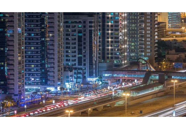 Ga Dubai Tram nối với Dubai Marina Mall về đêm