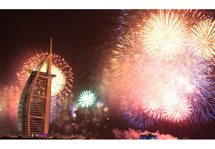 Không khí Lễ hội mua sắm Dubai với pháo hoa tại JBR