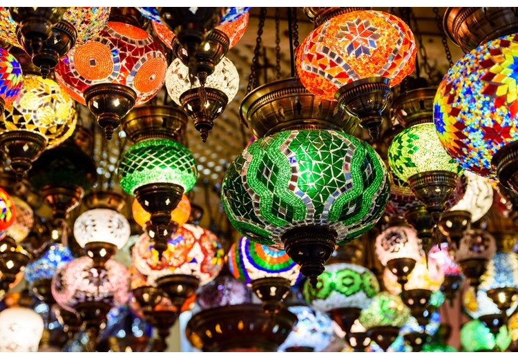 Không khí trang trí đèn lồng mùa Ramadan tại một khu phố ở Dubai