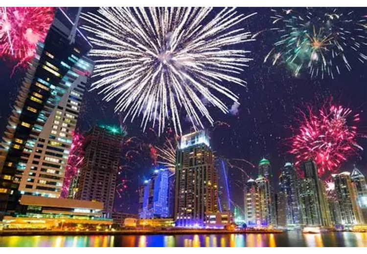 Pháo hoa rực rỡ trên bầu trời Dubai trong đêm khai mạc Dubai Shopping Festival