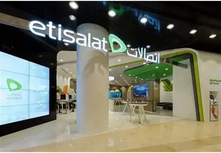 Quầy bán sim du lịch của du và Etisalat tại sân bay Dubai