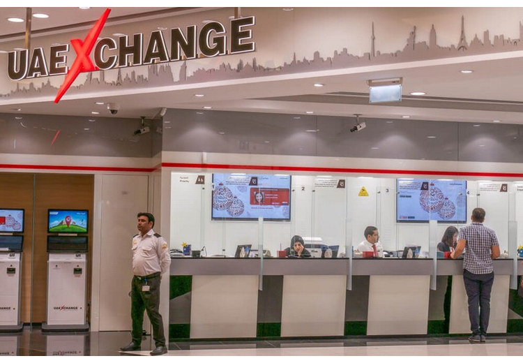 Quầy đổi tiền và đồng Dirham UAE