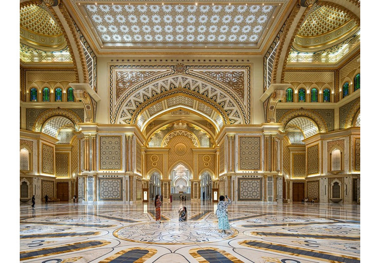 Sảnh Great Hall dát vàng bên trong cung điện Qasr Al Watan