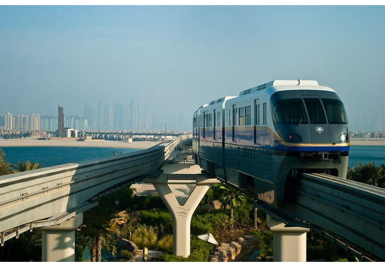  Tàu một ray Palm Monorail chạy dọc thân đảo cọ