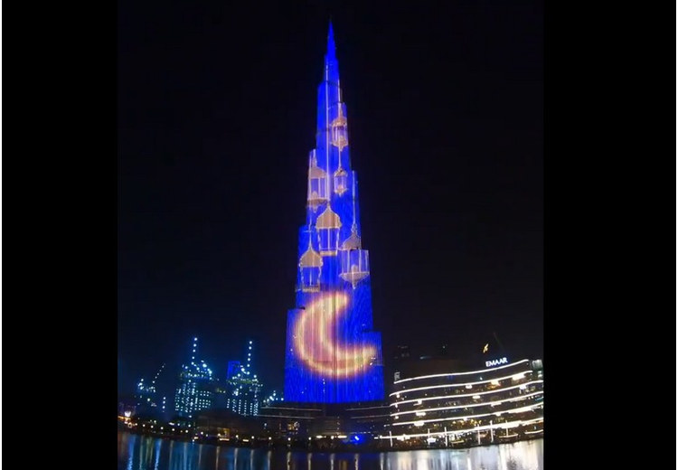  Tháp Burj Khalifa về đêm trong tháng Ramadan