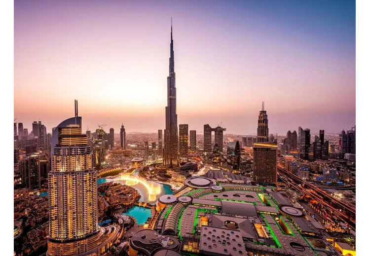 Toàn cảnh tháp Burj Khalifa và trung tâm Dubai nhìn từ trên cao
